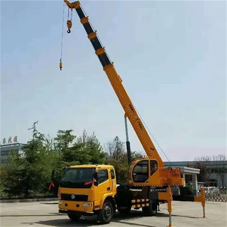 大朗镇钢筋笼入孔时,由吊车采用单点起吊